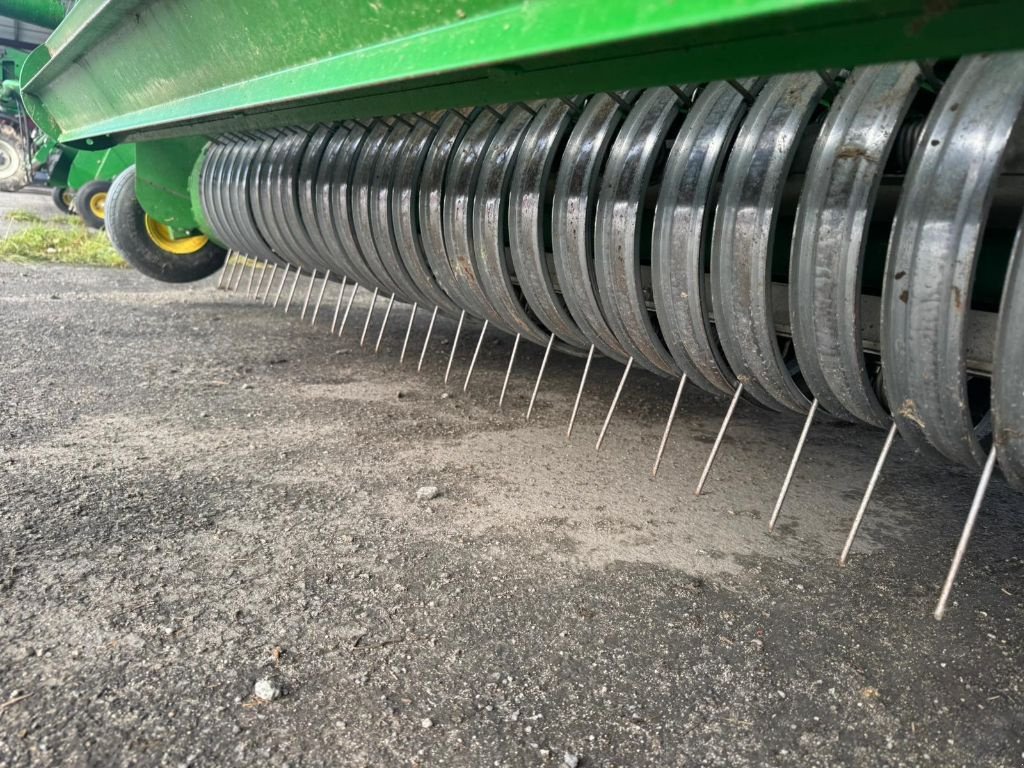 Rundballenpresse типа John Deere V461M, Gebrauchtmaschine в GUERET (Фотография 10)