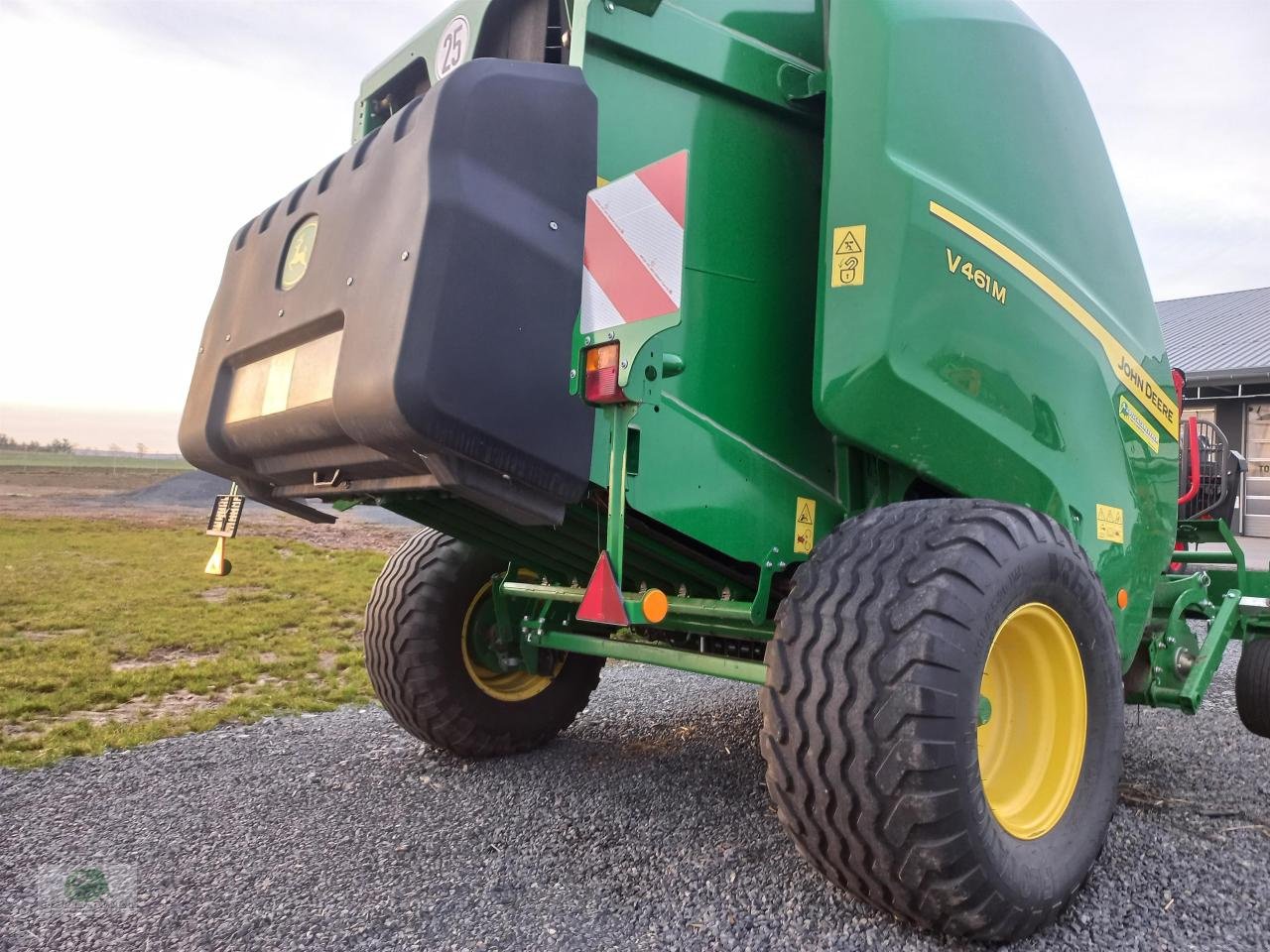 Rundballenpresse van het type John Deere V461M, Neumaschine in Hofheim (Foto 7)