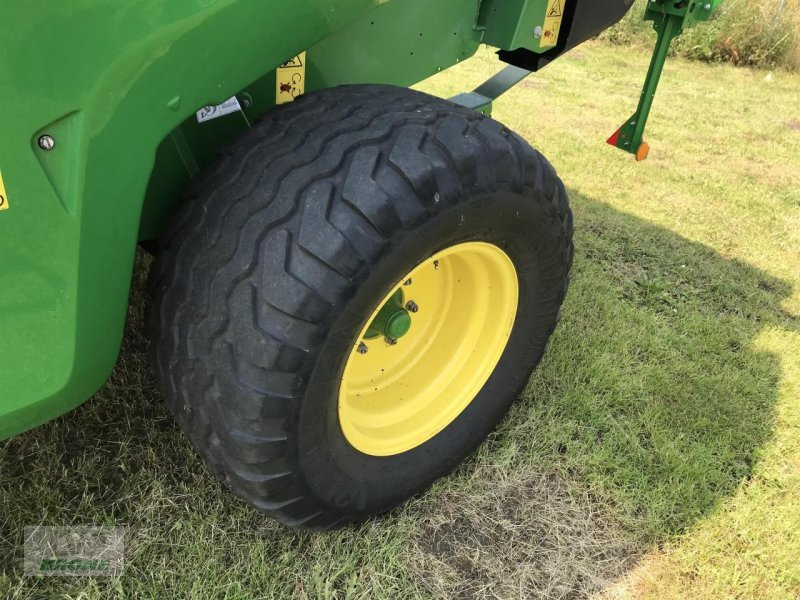 Rundballenpresse des Typs John Deere V461M, Gebrauchtmaschine in Spelle (Bild 10)