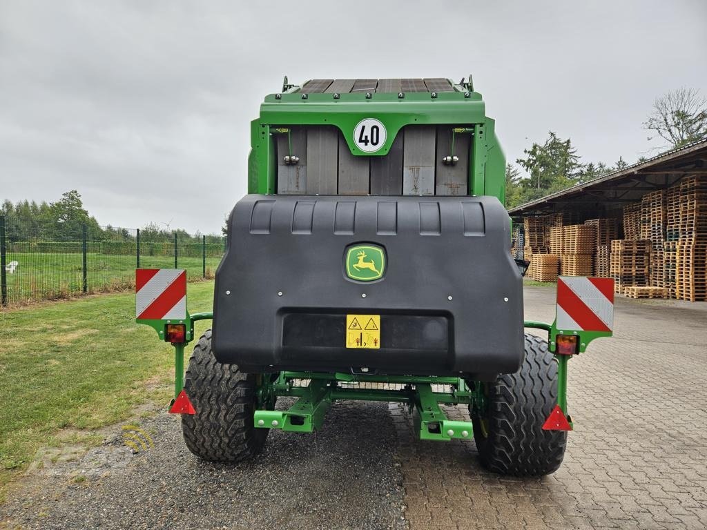Rundballenpresse typu John Deere V461M, Gebrauchtmaschine v Visbek/Rechterfeld (Obrázek 3)