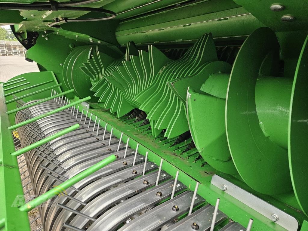 Rundballenpresse typu John Deere V461M, Gebrauchtmaschine v Visbek/Rechterfeld (Obrázek 9)