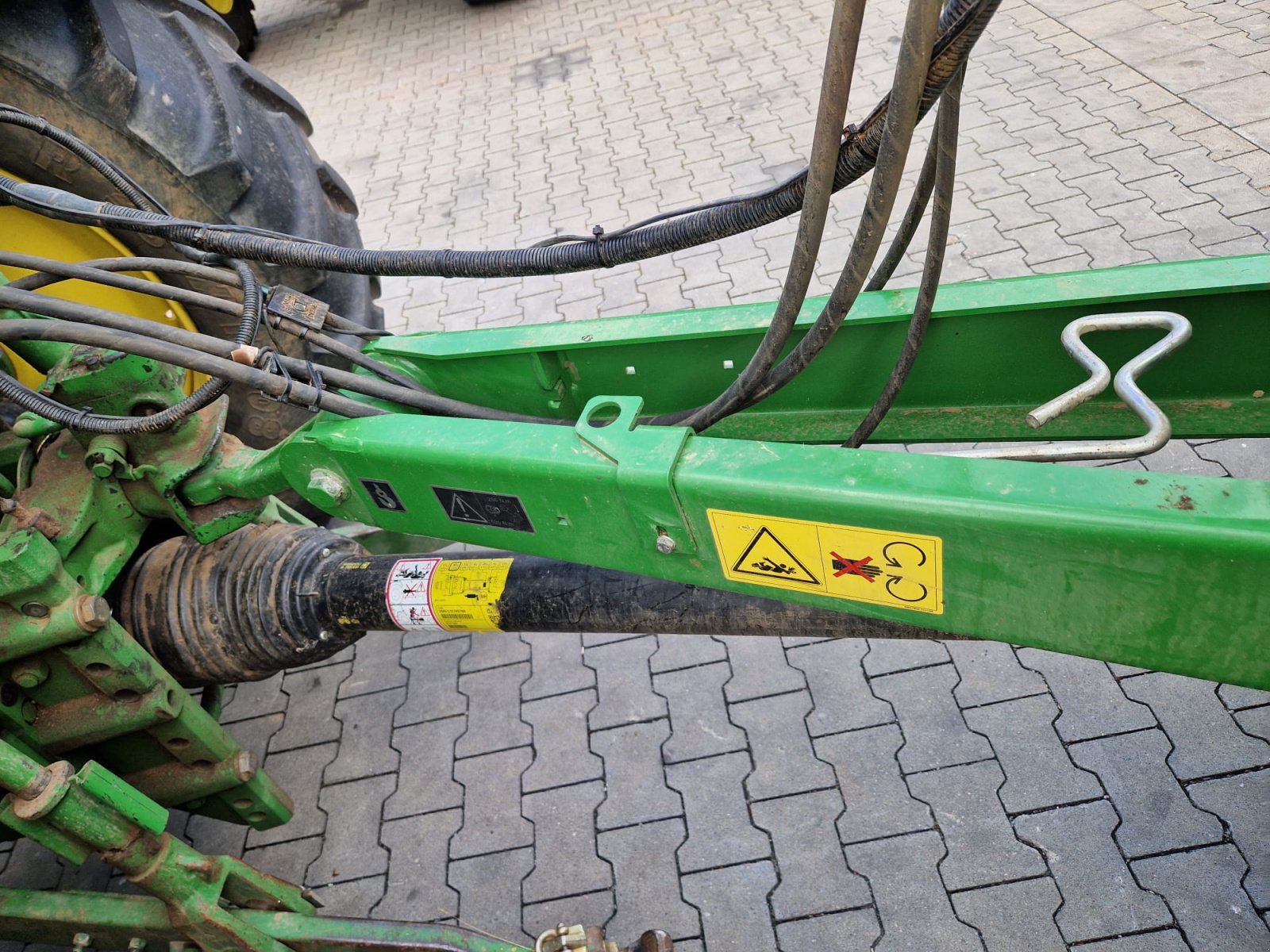 Rundballenpresse типа John Deere V461M, Gebrauchtmaschine в Bad Sobernheim (Фотография 2)