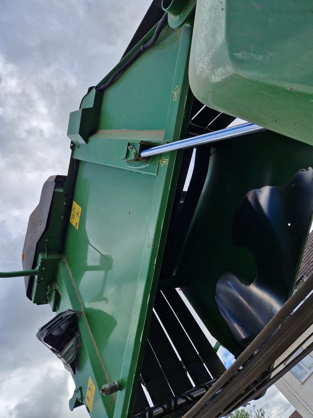 Rundballenpresse типа John Deere V461M, Gebrauchtmaschine в Bad Sobernheim (Фотография 15)