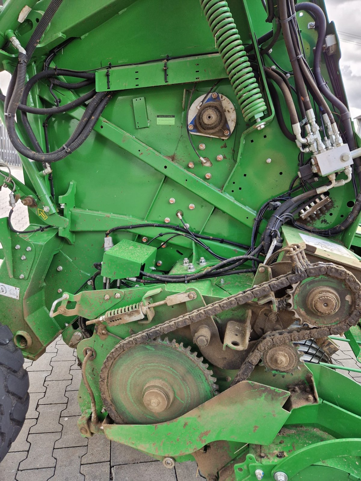 Rundballenpresse типа John Deere V461M, Gebrauchtmaschine в Bad Sobernheim (Фотография 19)