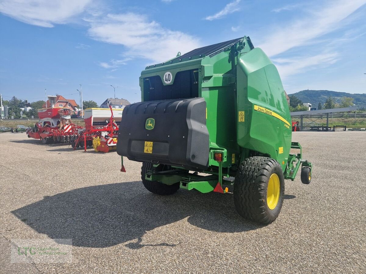 Rundballenpresse des Typs John Deere V461M, Neumaschine in Korneuburg (Bild 3)