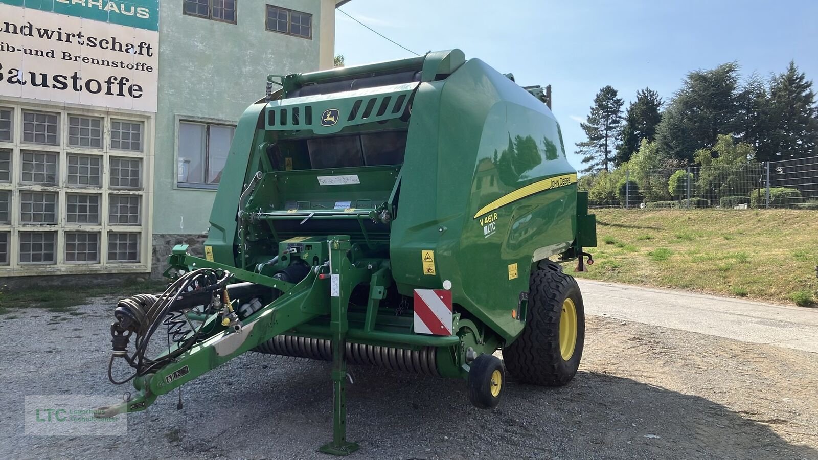 Rundballenpresse типа John Deere V461R, Gebrauchtmaschine в Großpetersdorf (Фотография 1)