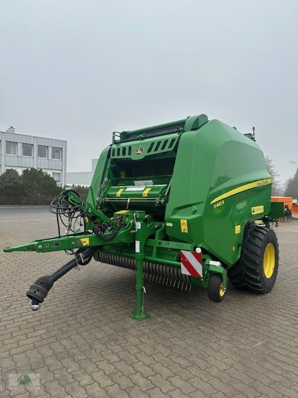 Rundballenpresse des Typs John Deere V461R, Neumaschine in Teichröda (Bild 1)