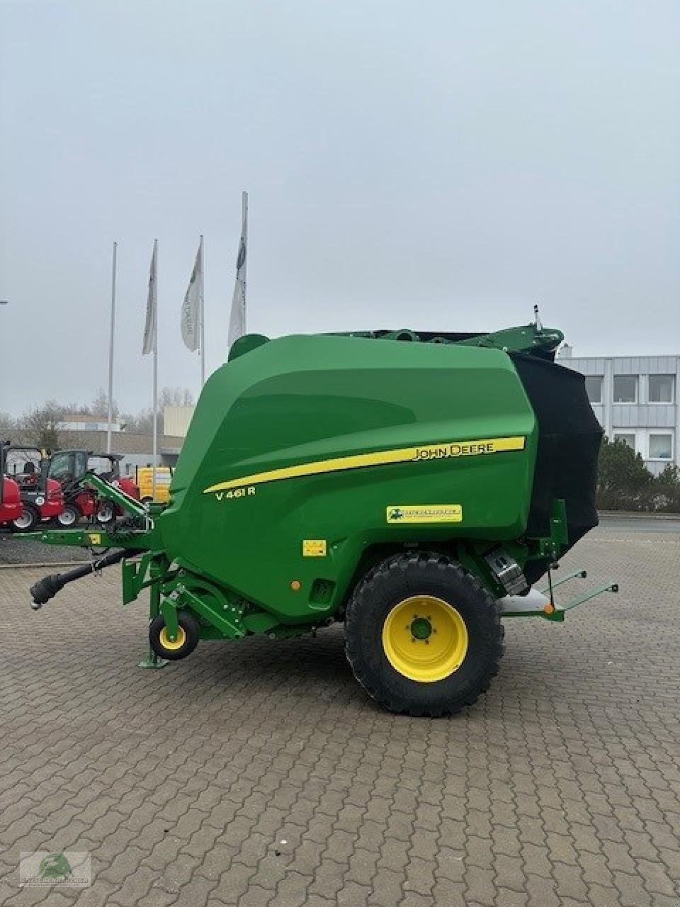 Rundballenpresse des Typs John Deere V461R, Neumaschine in Teichröda (Bild 2)
