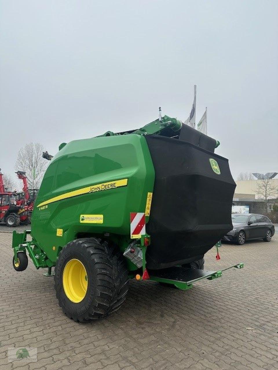 Rundballenpresse des Typs John Deere V461R, Neumaschine in Teichröda (Bild 3)