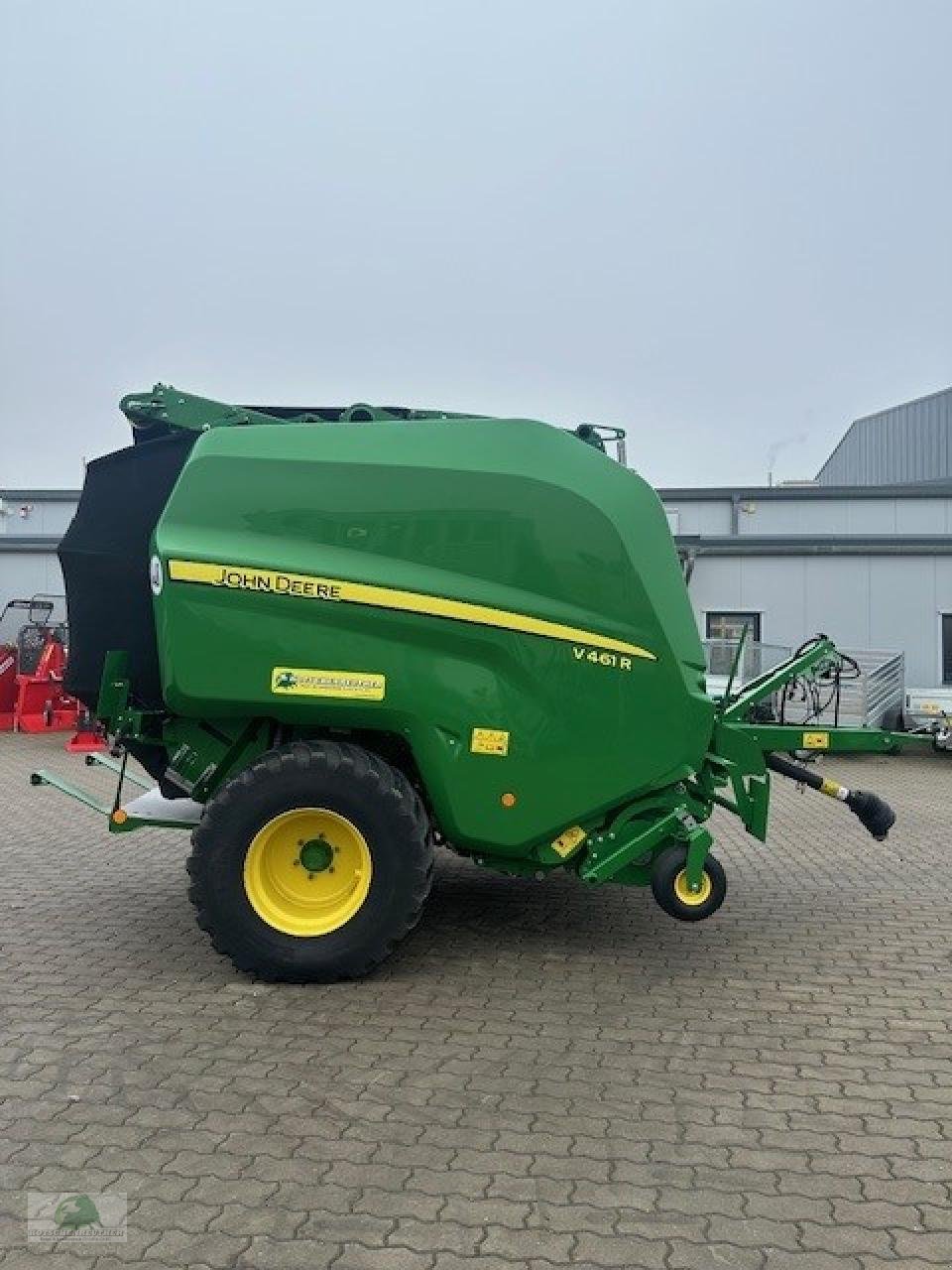 Rundballenpresse des Typs John Deere V461R, Neumaschine in Teichröda (Bild 5)