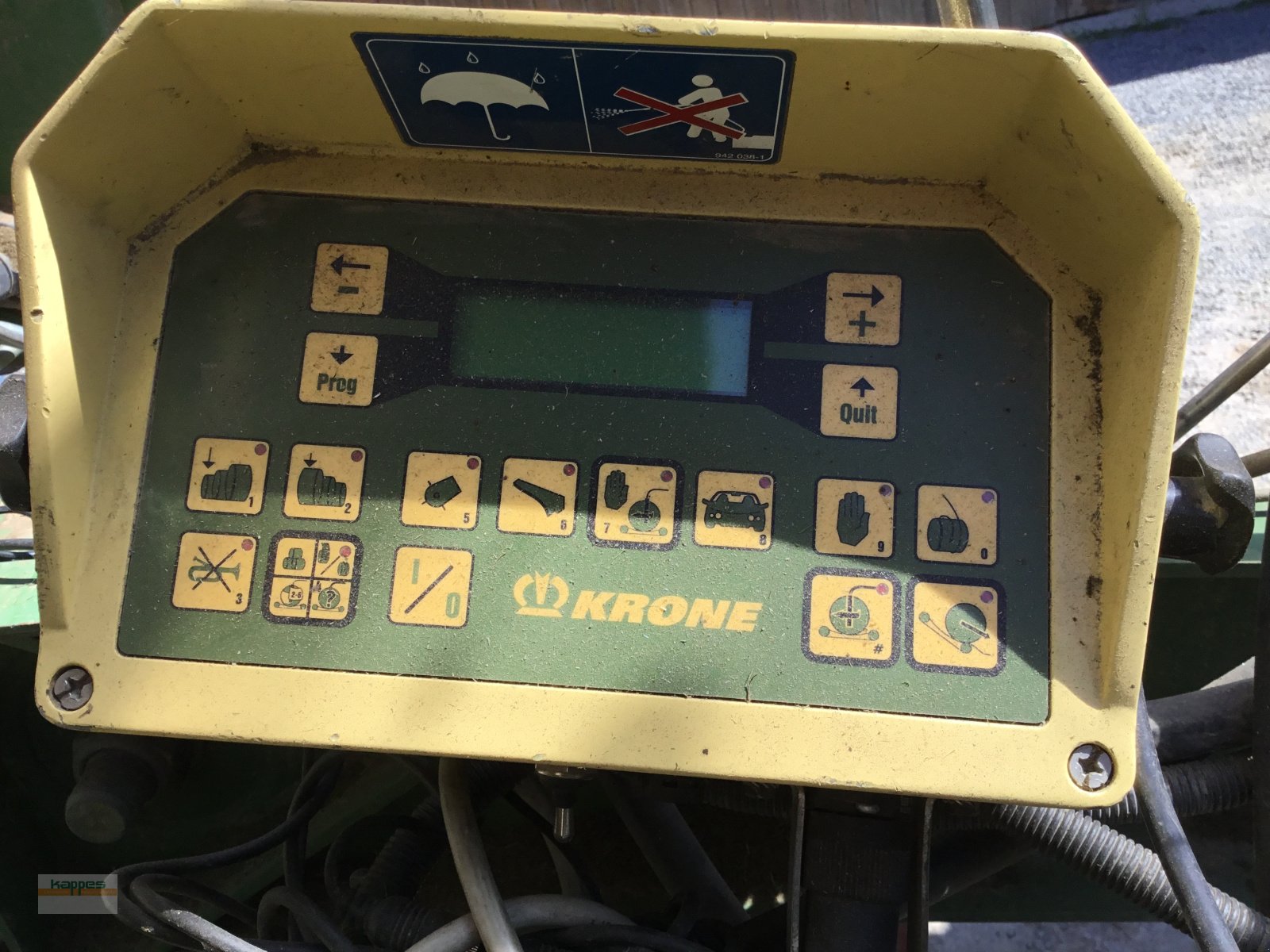 Rundballenpresse des Typs Krone Combi Pack 1500 MC, Gebrauchtmaschine in Niederstetten (Bild 2)