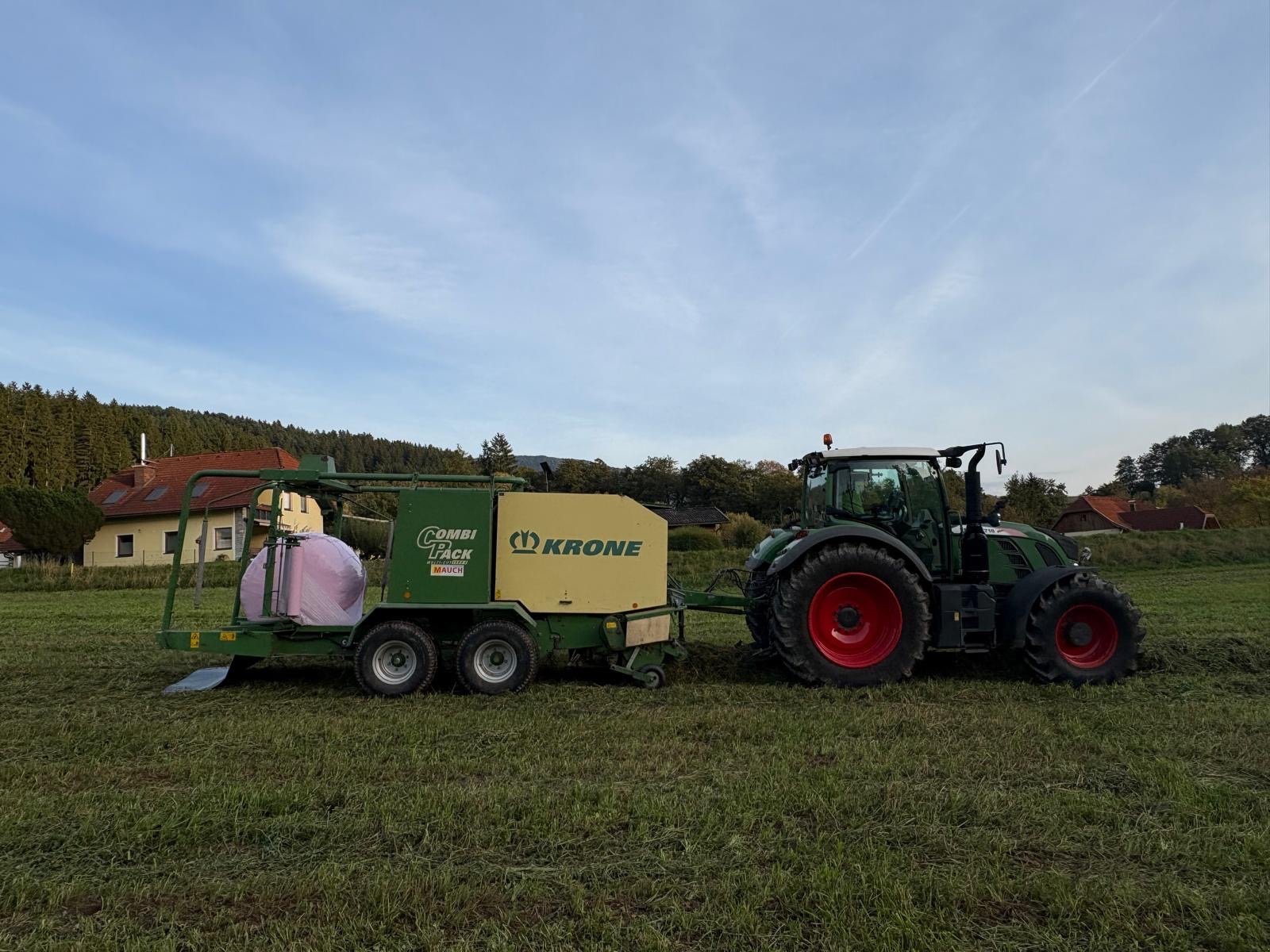 Rundballenpresse typu Krone Combi Pack 1500 MC, Gebrauchtmaschine v Ettendorf (Obrázek 2)