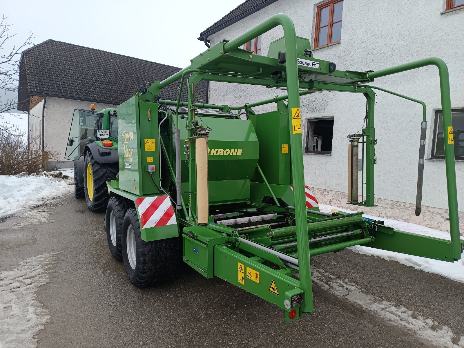 Rundballenpresse del tipo Krone CombiPack 1500 V MC, Gebrauchtmaschine In Wieselburg (Immagine 2)