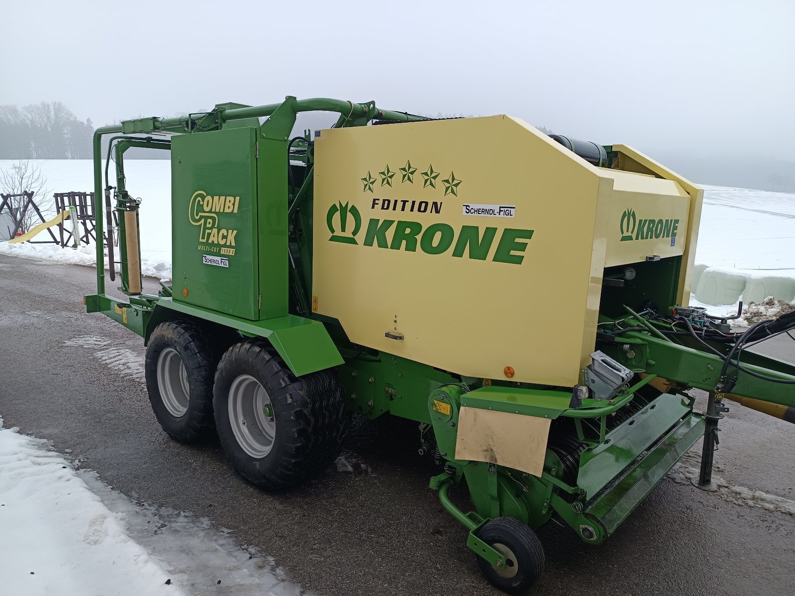 Rundballenpresse del tipo Krone CombiPack 1500 V MC, Gebrauchtmaschine In Wieselburg (Immagine 1)