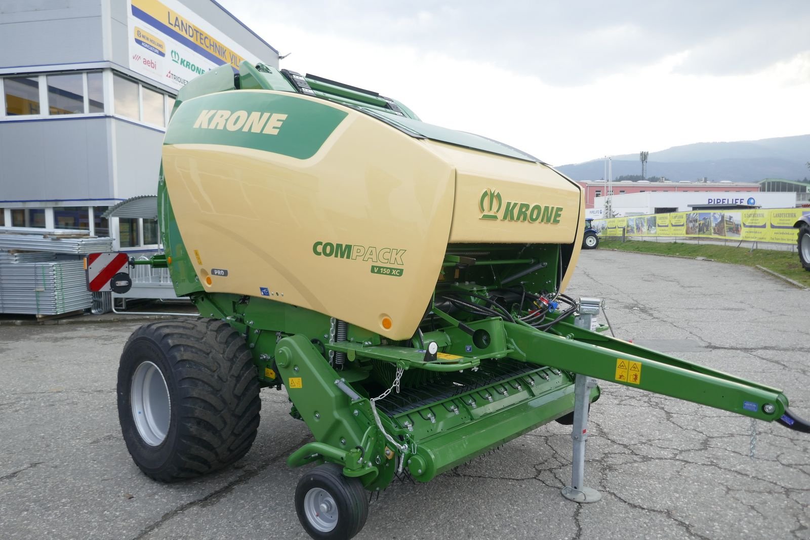 Rundballenpresse от тип Krone Compack V 150 XC PRO, Gebrauchtmaschine в Villach (Снимка 4)
