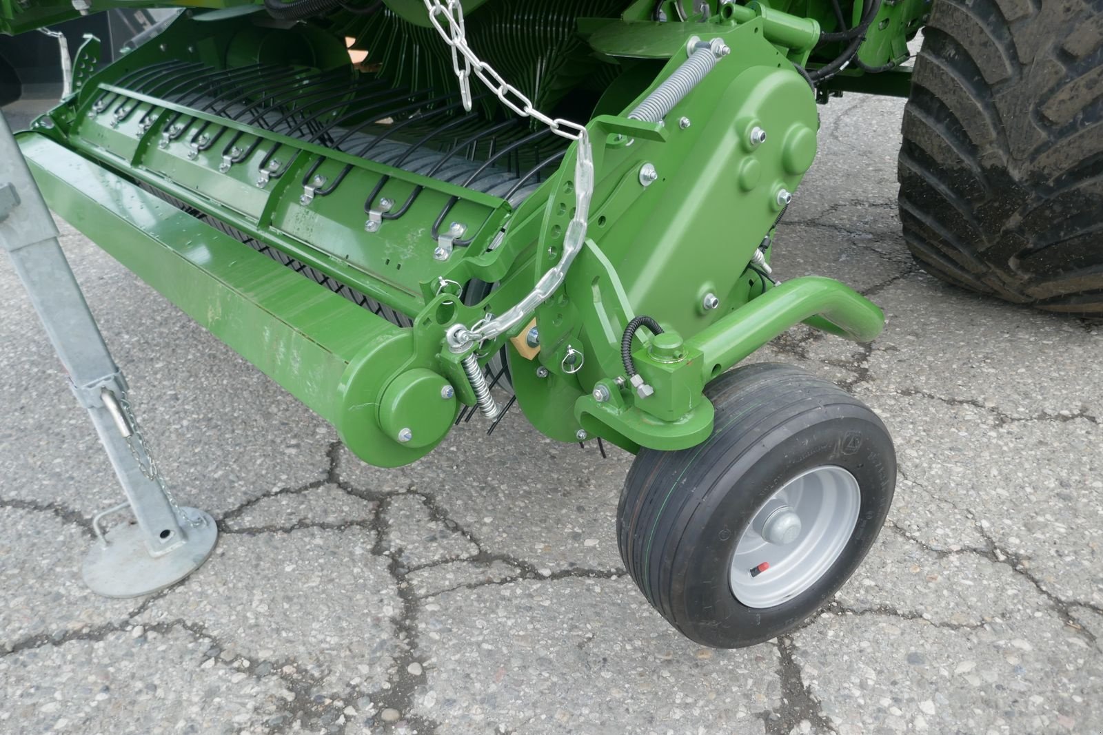 Rundballenpresse от тип Krone Compack V 150 XC PRO, Gebrauchtmaschine в Villach (Снимка 11)