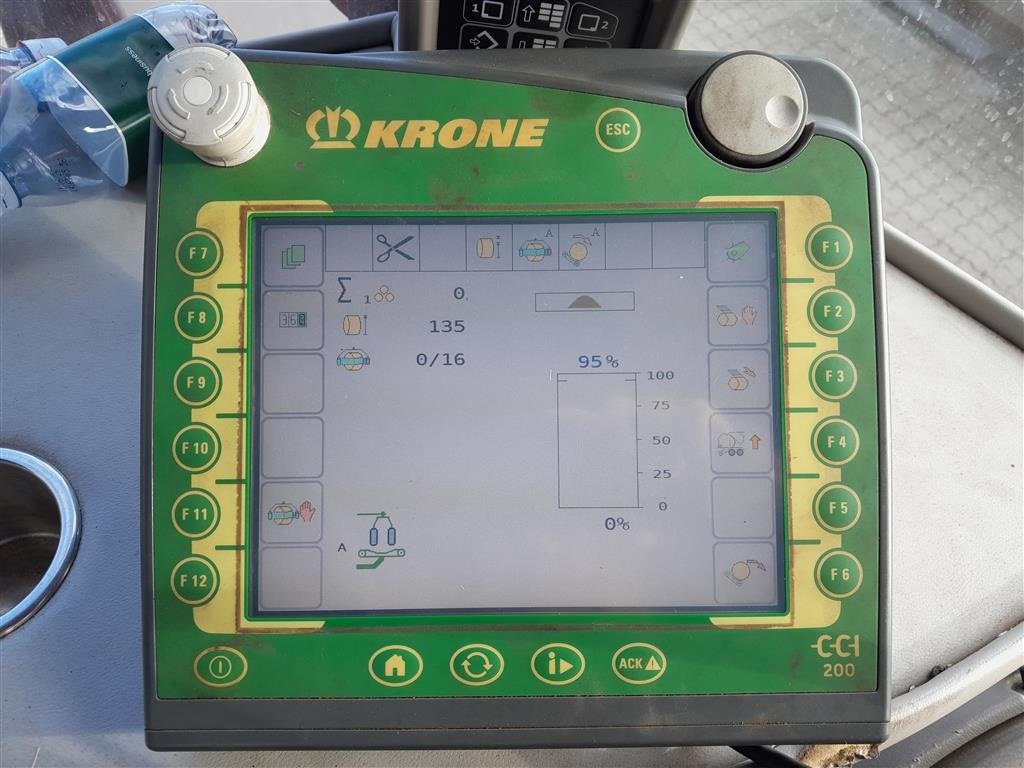 Rundballenpresse typu Krone Comprima CF 155 XC, Gebrauchtmaschine v Horsens (Obrázek 16)