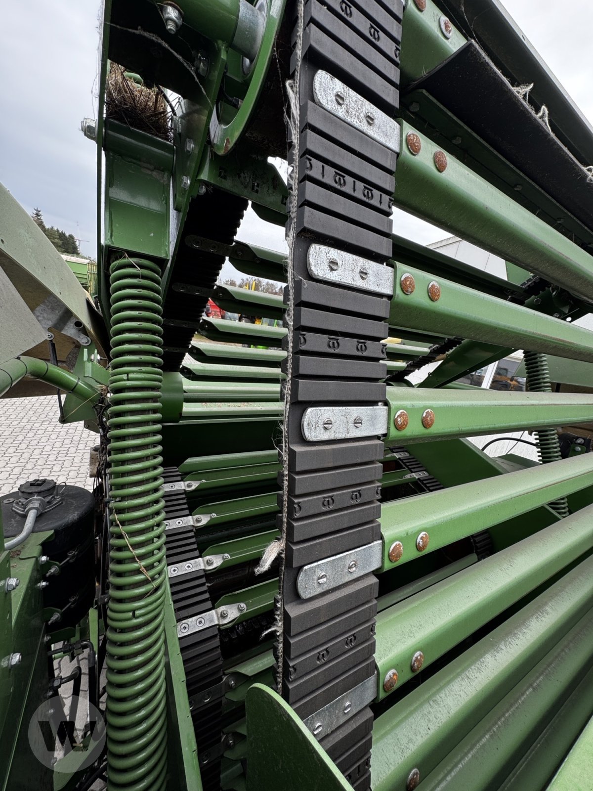 Rundballenpresse van het type Krone Comprima CF 155 XC, Neumaschine in Jördenstorf (Foto 3)