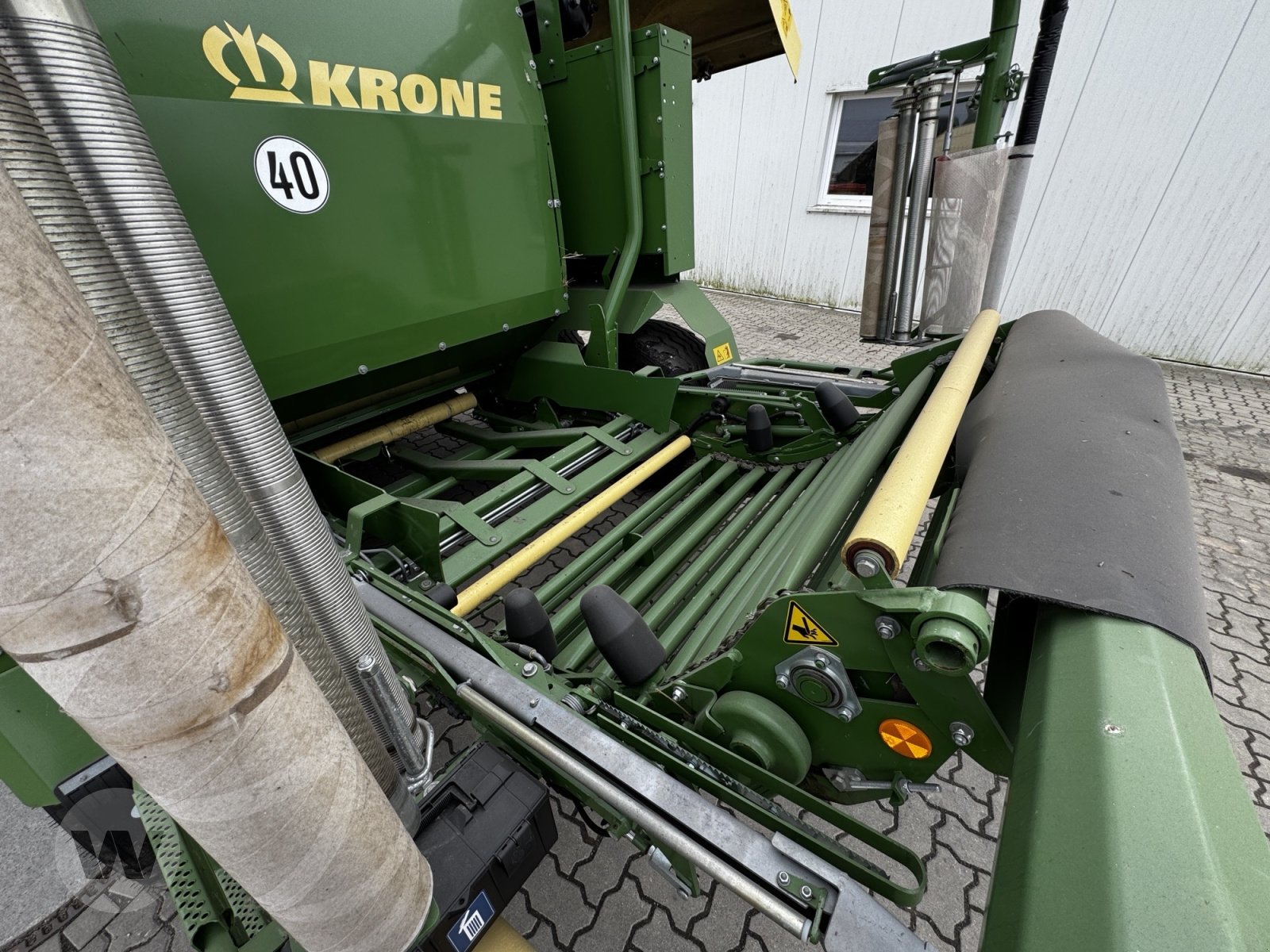 Rundballenpresse van het type Krone Comprima CF 155 XC, Neumaschine in Jördenstorf (Foto 4)