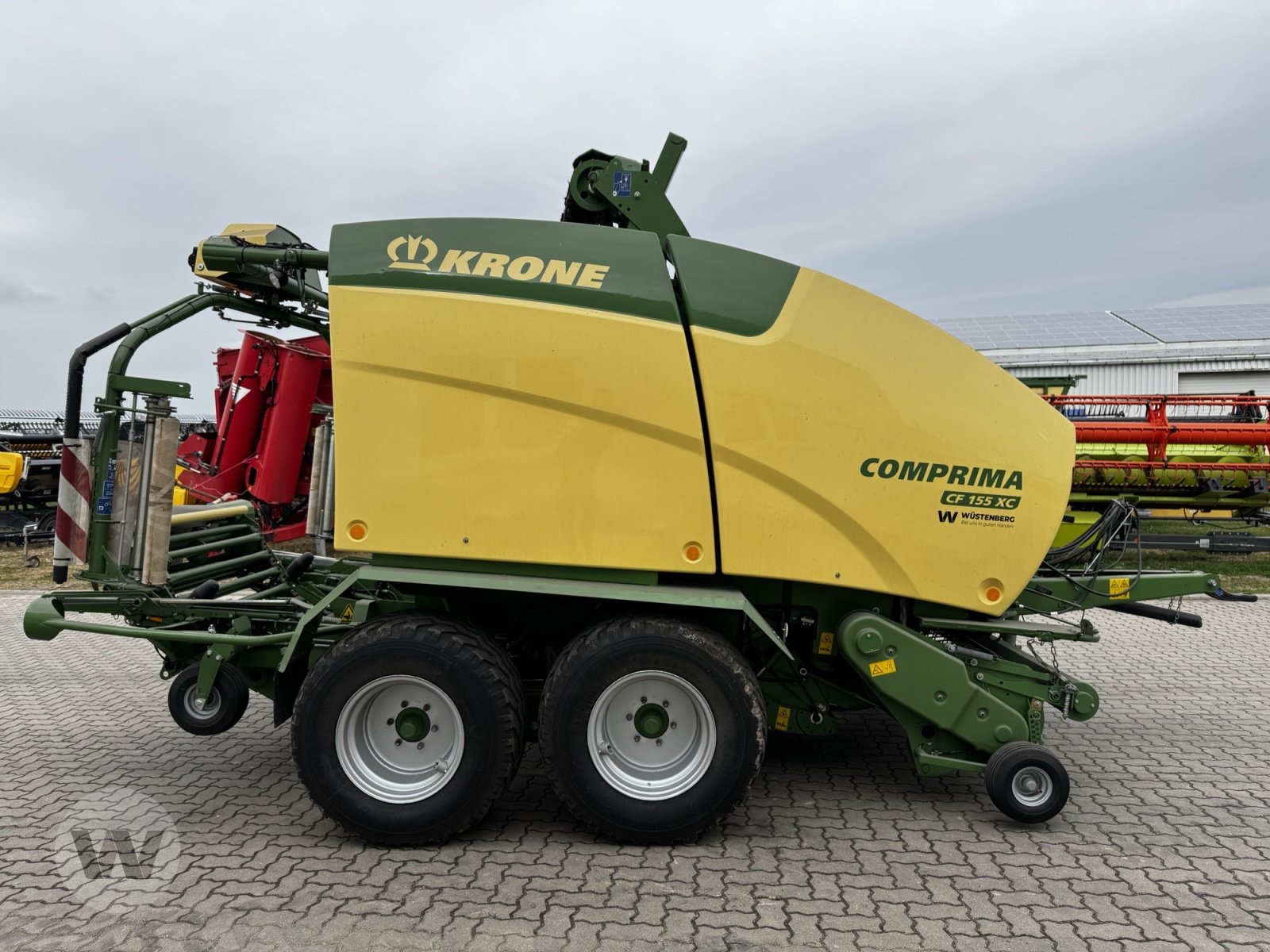 Rundballenpresse van het type Krone Comprima CF 155 XC, Neumaschine in Jördenstorf (Foto 5)