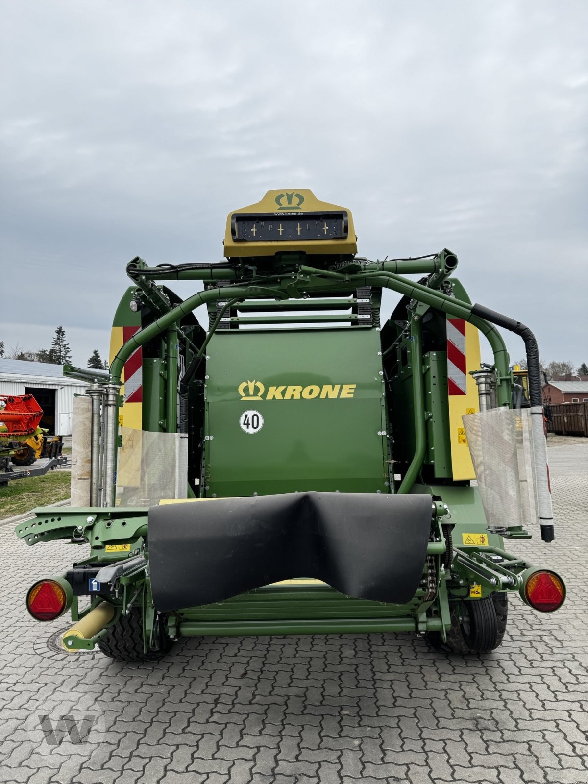 Rundballenpresse van het type Krone Comprima CF 155 XC, Neumaschine in Jördenstorf (Foto 8)