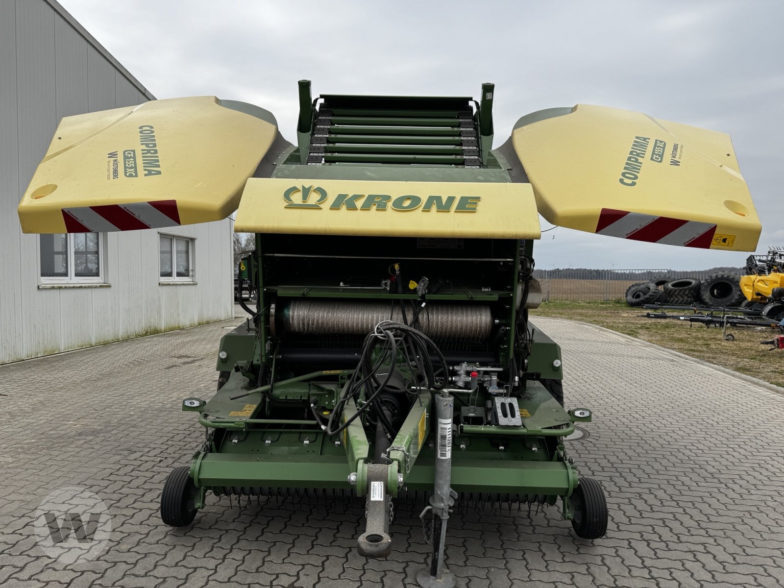 Rundballenpresse van het type Krone Comprima CF 155 XC, Neumaschine in Jördenstorf (Foto 12)