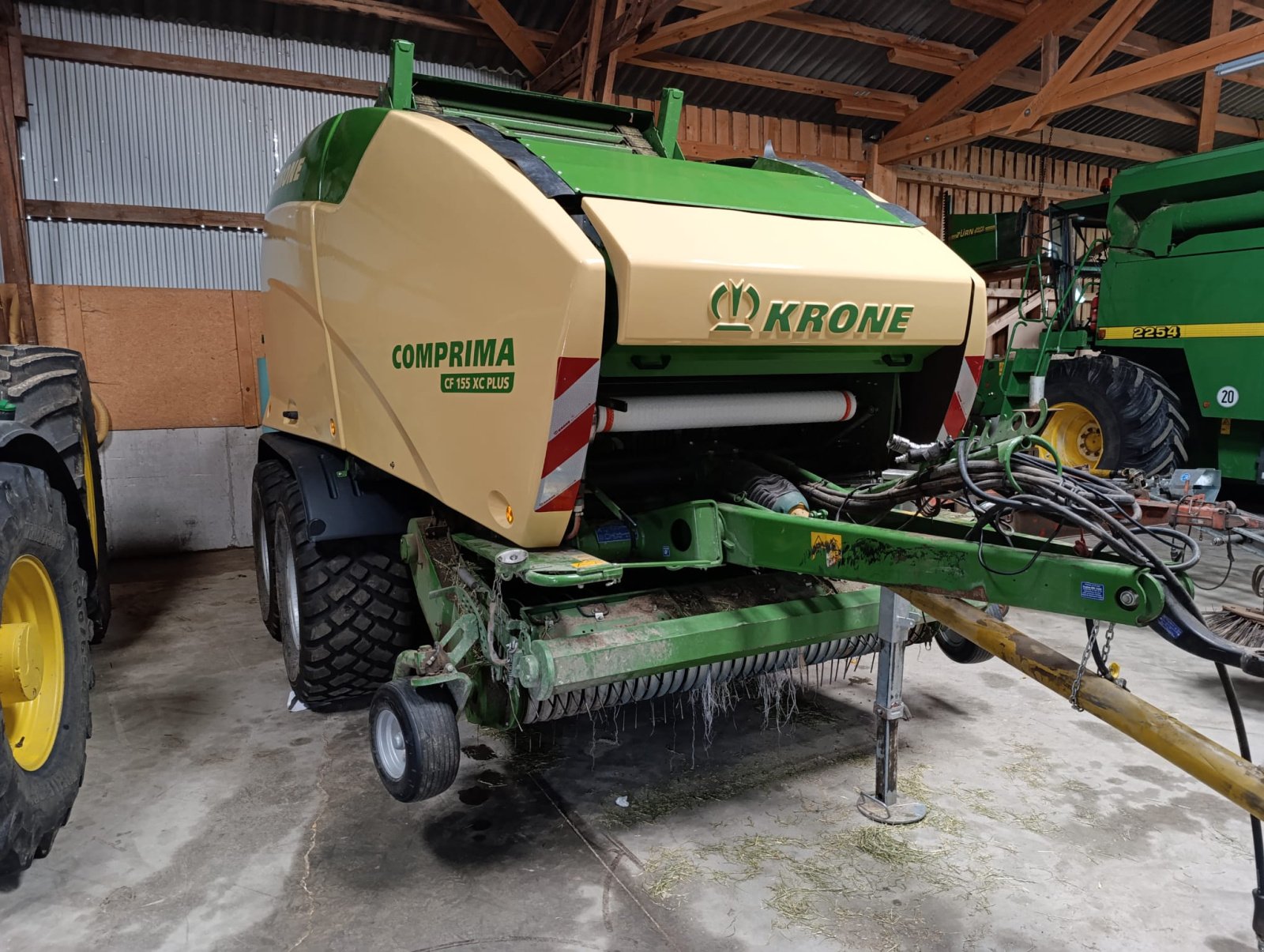 Rundballenpresse des Typs Krone Comprima CF 155 XC, Gebrauchtmaschine in Tannhausen (Bild 3)