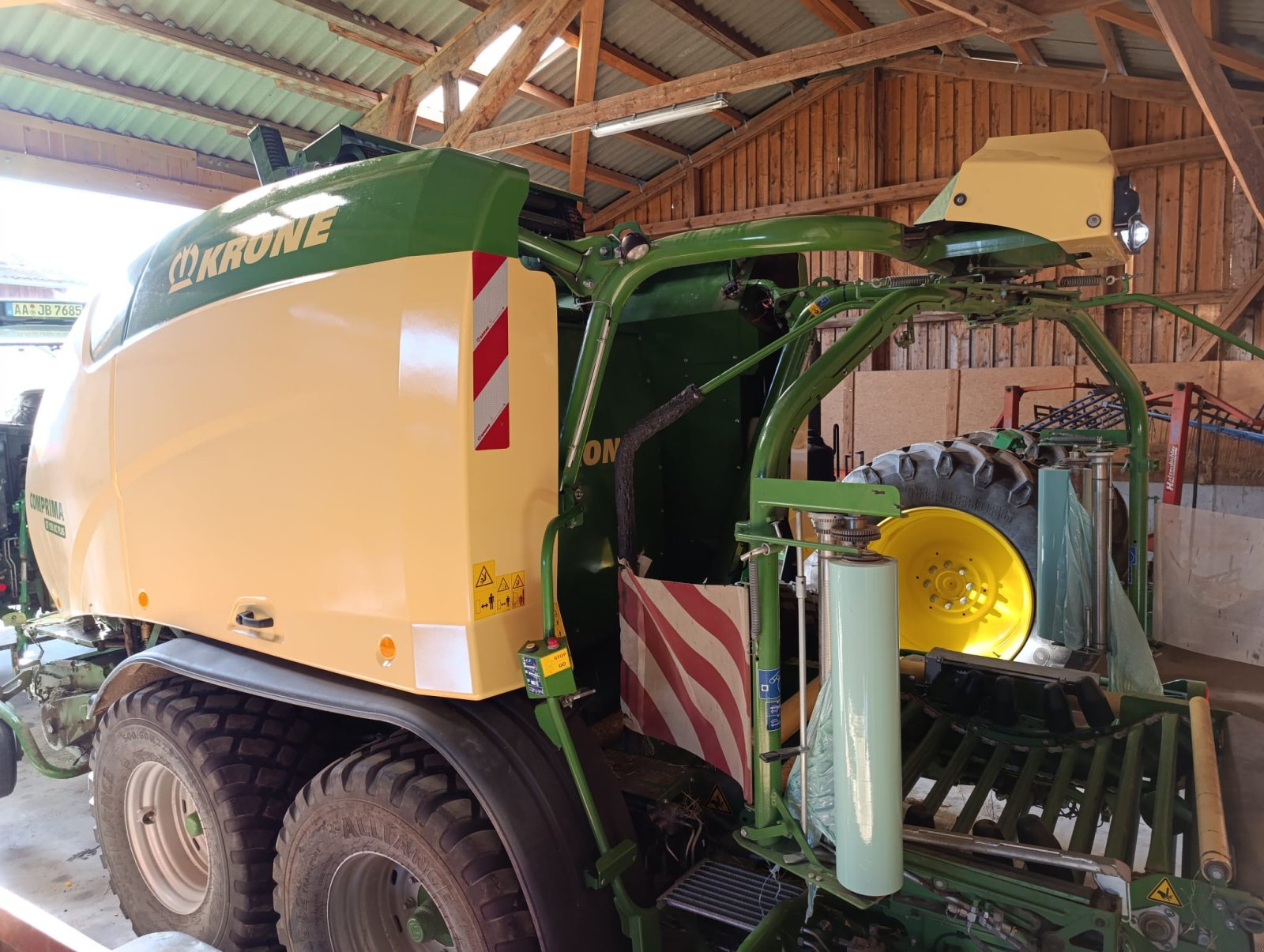 Rundballenpresse des Typs Krone Comprima CF 155 XC, Gebrauchtmaschine in Tannhausen (Bild 7)