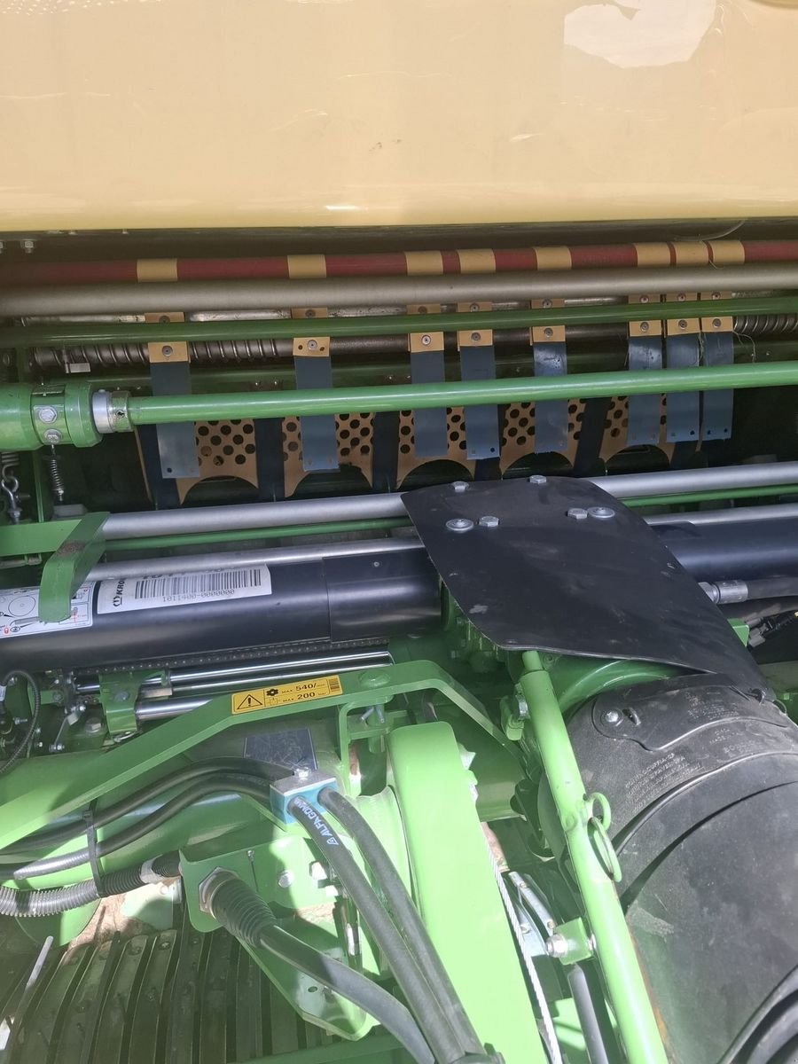Rundballenpresse типа Krone Comprima CF 155 XC, Gebrauchtmaschine в Hopfgarten (Фотография 8)