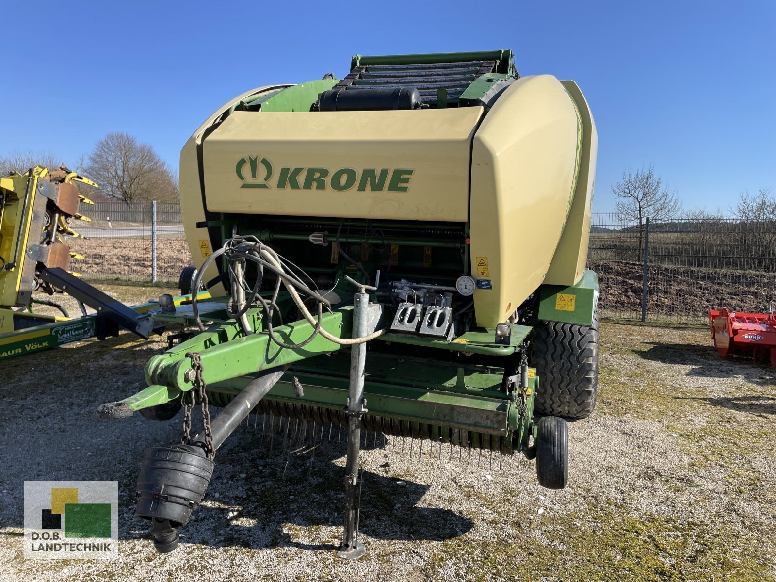 Rundballenpresse des Typs Krone Comprima CF 155 XC, Gebrauchtmaschine in Regensburg (Bild 8)