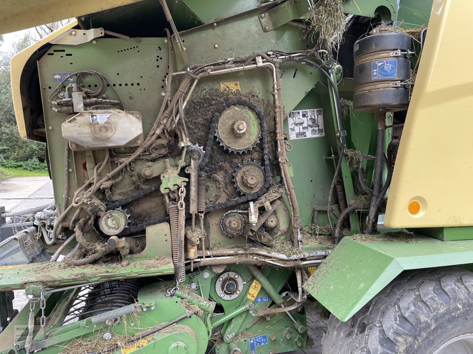 Rundballenpresse Türe ait Krone Comprima CF 155 XC, Gebrauchtmaschine içinde Hersbruck (resim 5)