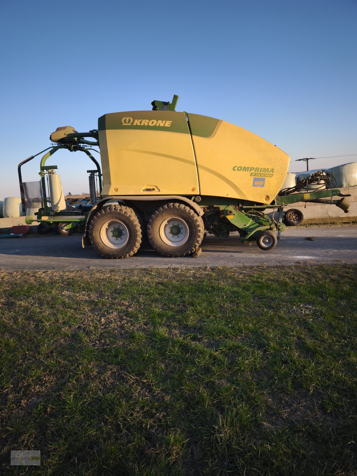 Rundballenpresse of the type Krone Comprima CF 155 XC, Gebrauchtmaschine in Jucken (Picture 1)