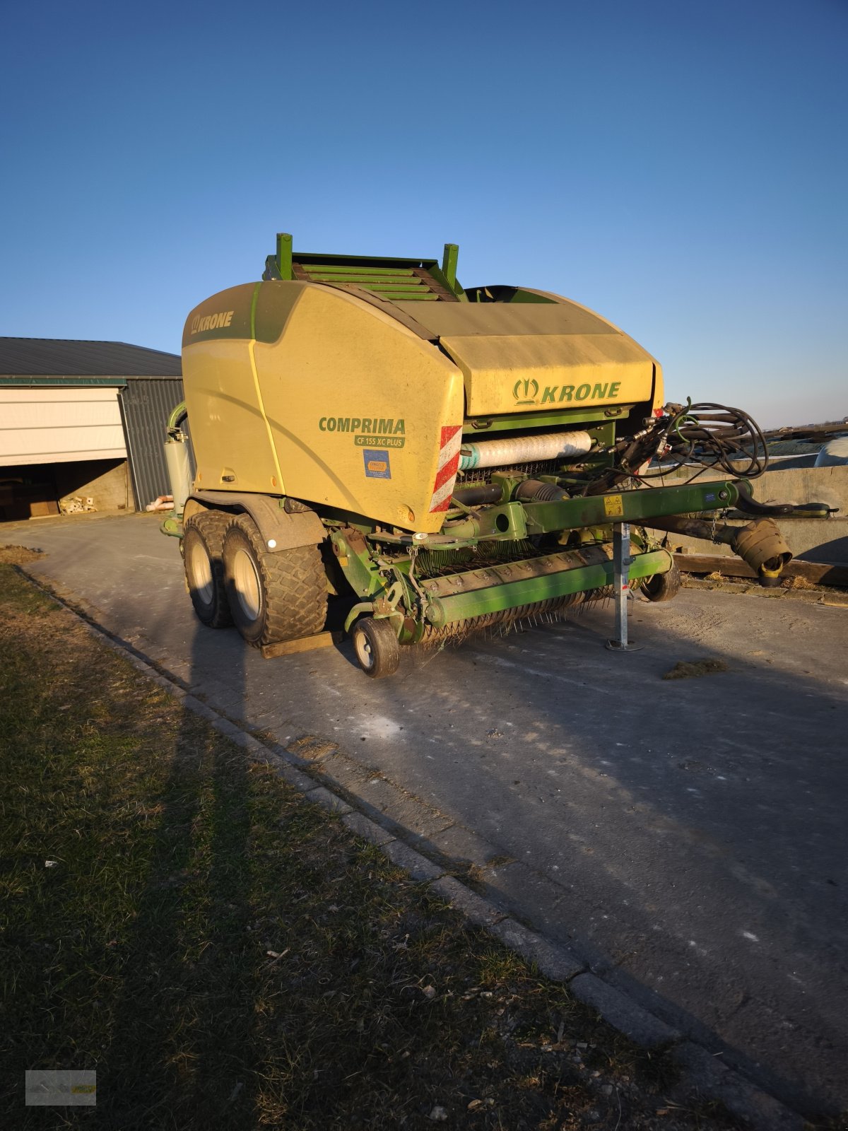 Rundballenpresse of the type Krone Comprima CF 155 XC, Gebrauchtmaschine in Jucken (Picture 2)