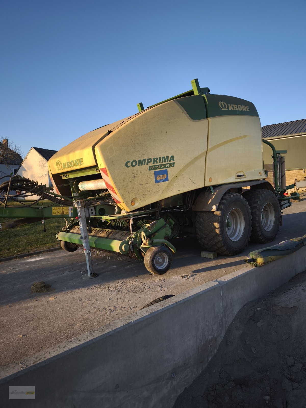 Rundballenpresse of the type Krone Comprima CF 155 XC, Gebrauchtmaschine in Jucken (Picture 3)