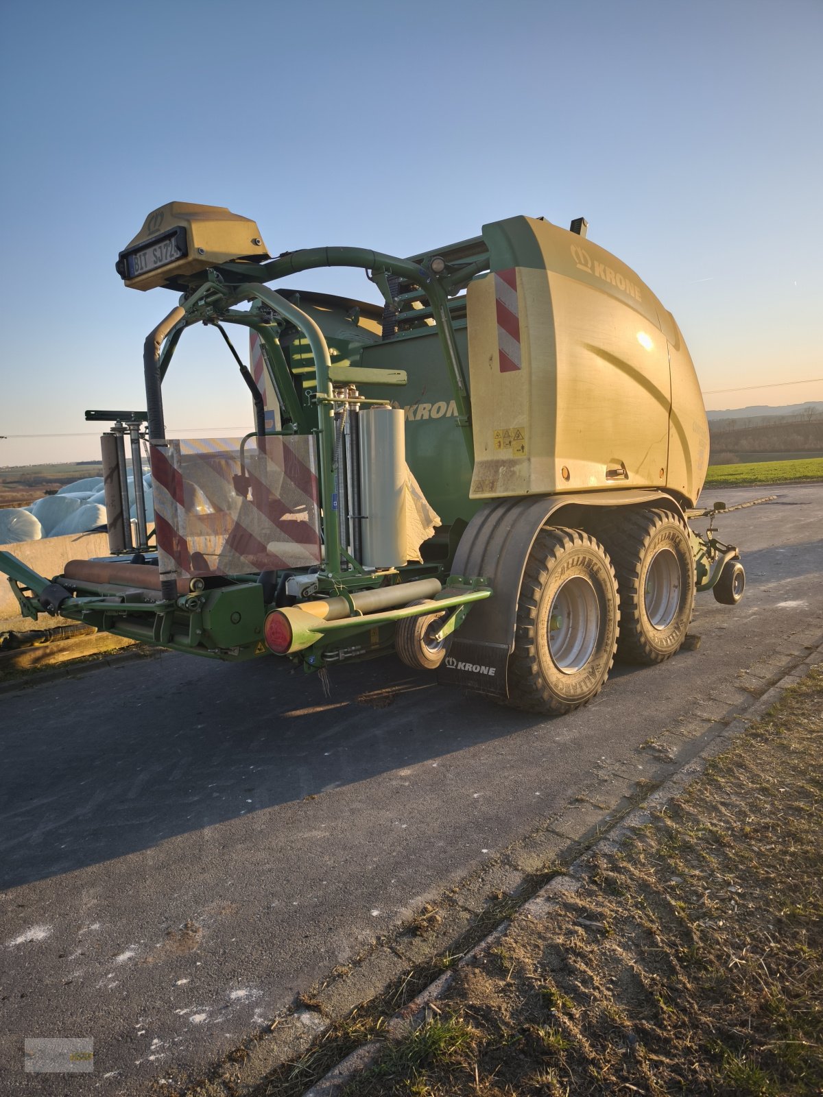 Rundballenpresse of the type Krone Comprima CF 155 XC, Gebrauchtmaschine in Jucken (Picture 5)