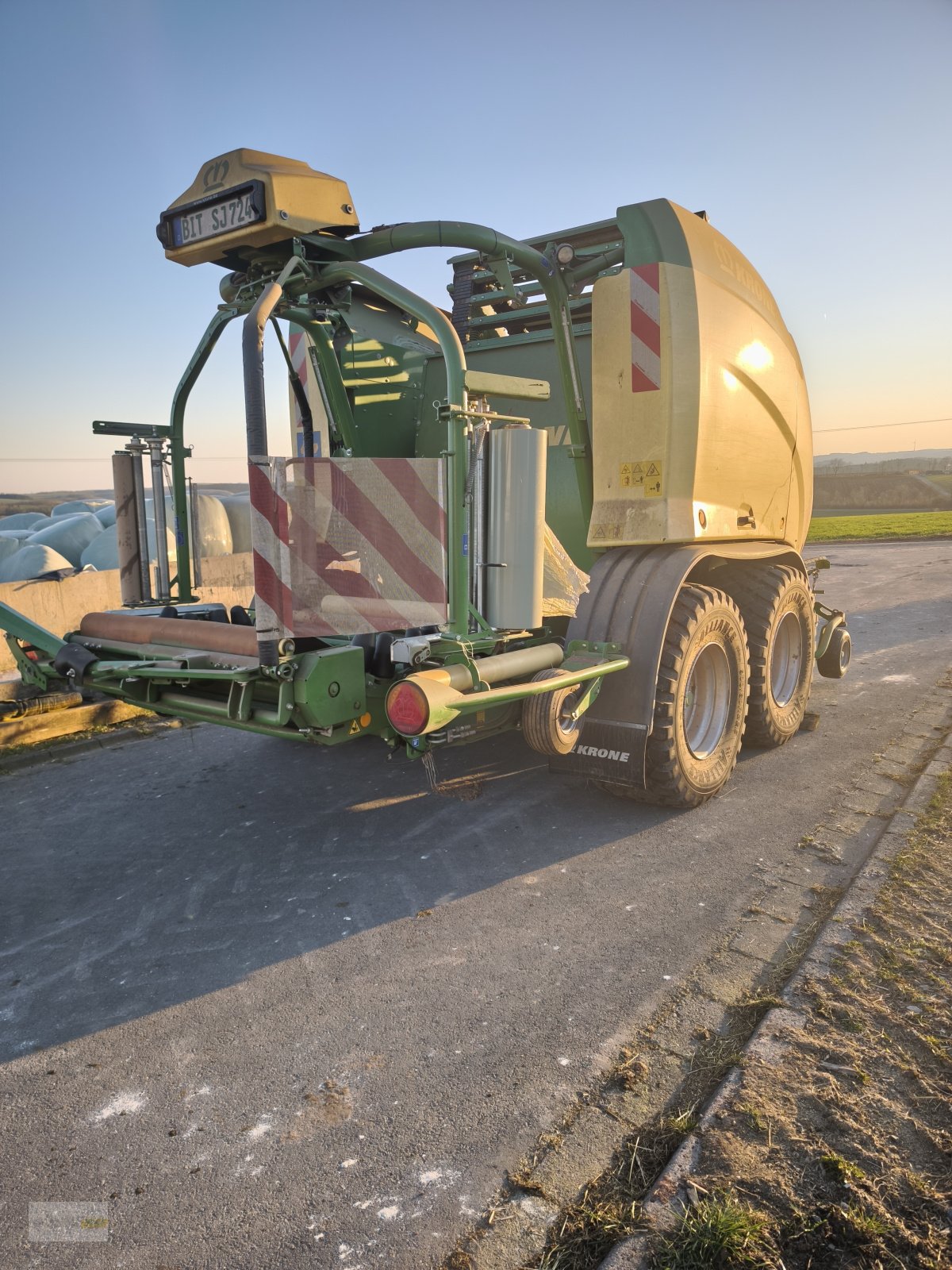 Rundballenpresse of the type Krone Comprima CF 155 XC, Gebrauchtmaschine in Jucken (Picture 7)