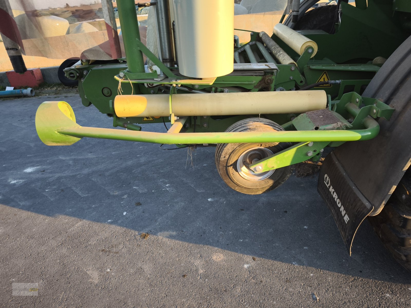 Rundballenpresse of the type Krone Comprima CF 155 XC, Gebrauchtmaschine in Jucken (Picture 8)