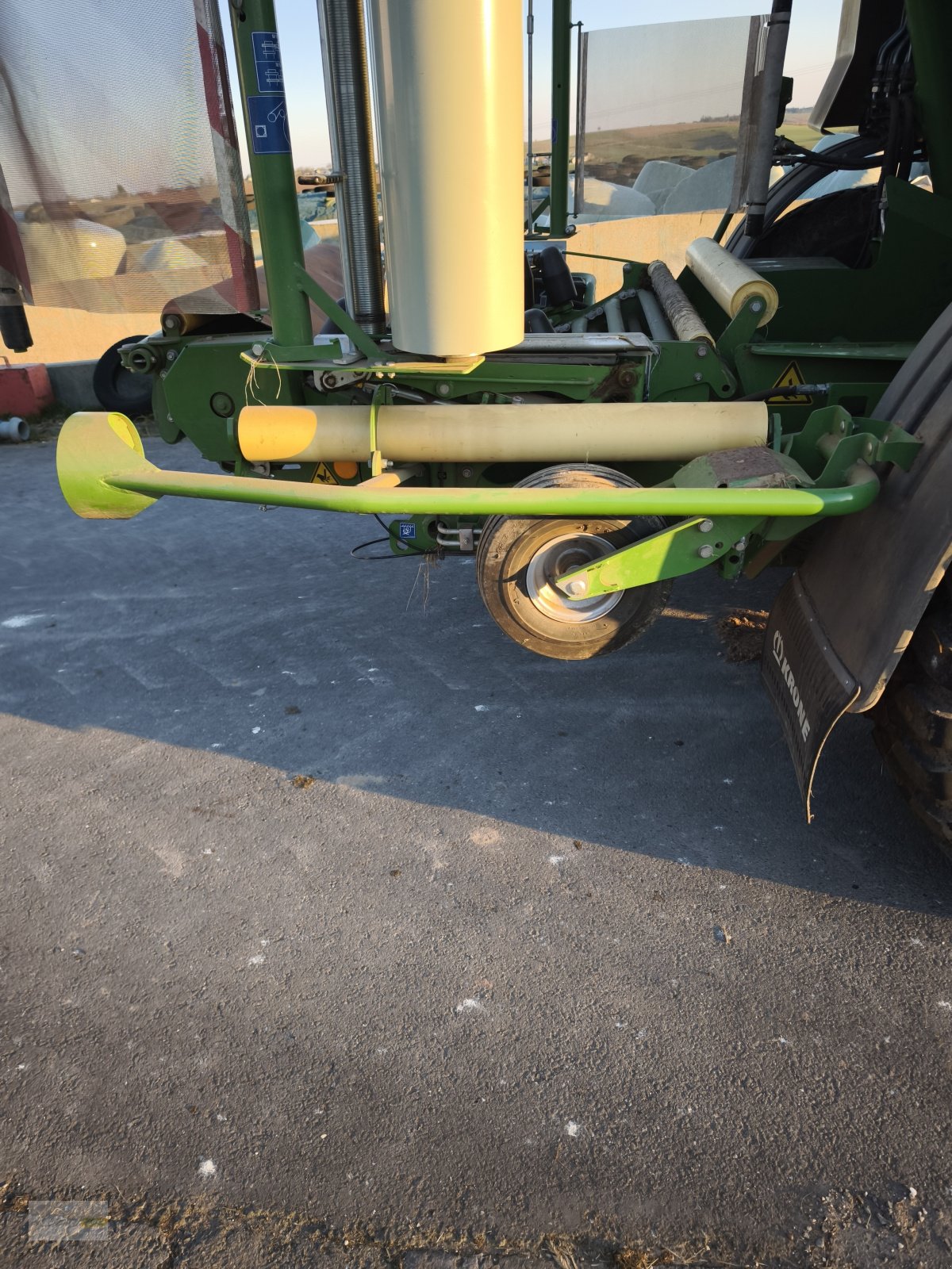 Rundballenpresse of the type Krone Comprima CF 155 XC, Gebrauchtmaschine in Jucken (Picture 11)