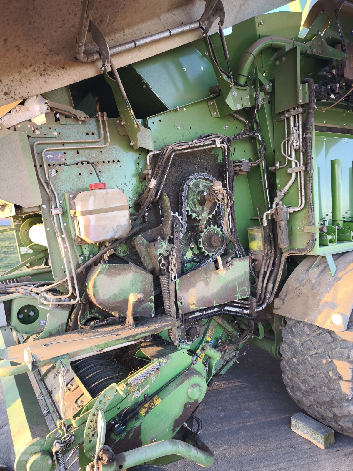 Rundballenpresse of the type Krone Comprima CF 155 XC, Gebrauchtmaschine in Jucken (Picture 13)