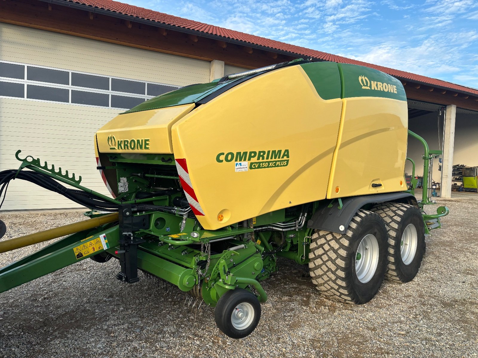 Rundballenpresse des Typs Krone Comprima CV 150 XC Plus, Gebrauchtmaschine in Massing (Bild 1)