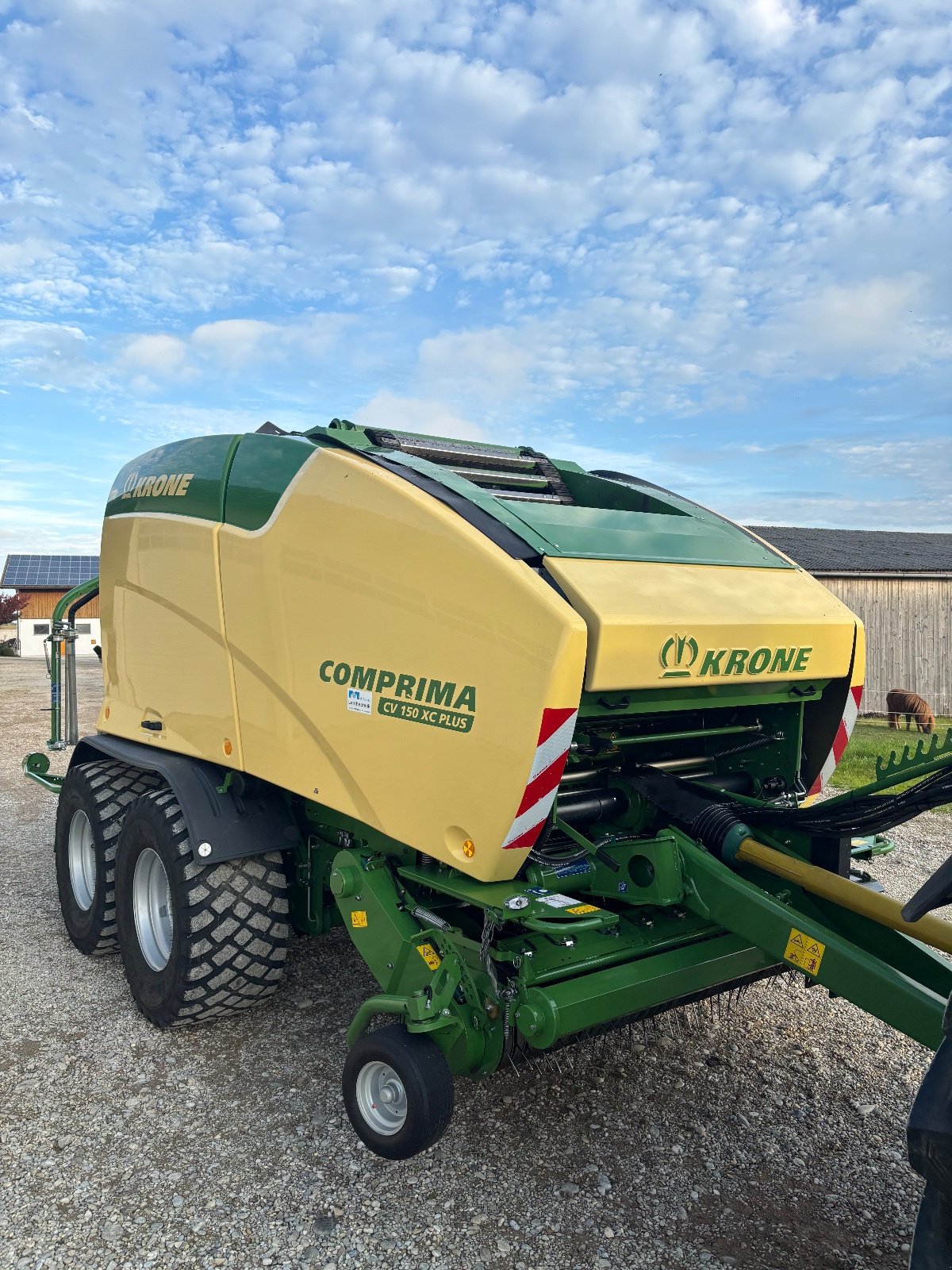 Rundballenpresse des Typs Krone Comprima CV 150 XC Plus, Gebrauchtmaschine in Massing (Bild 2)