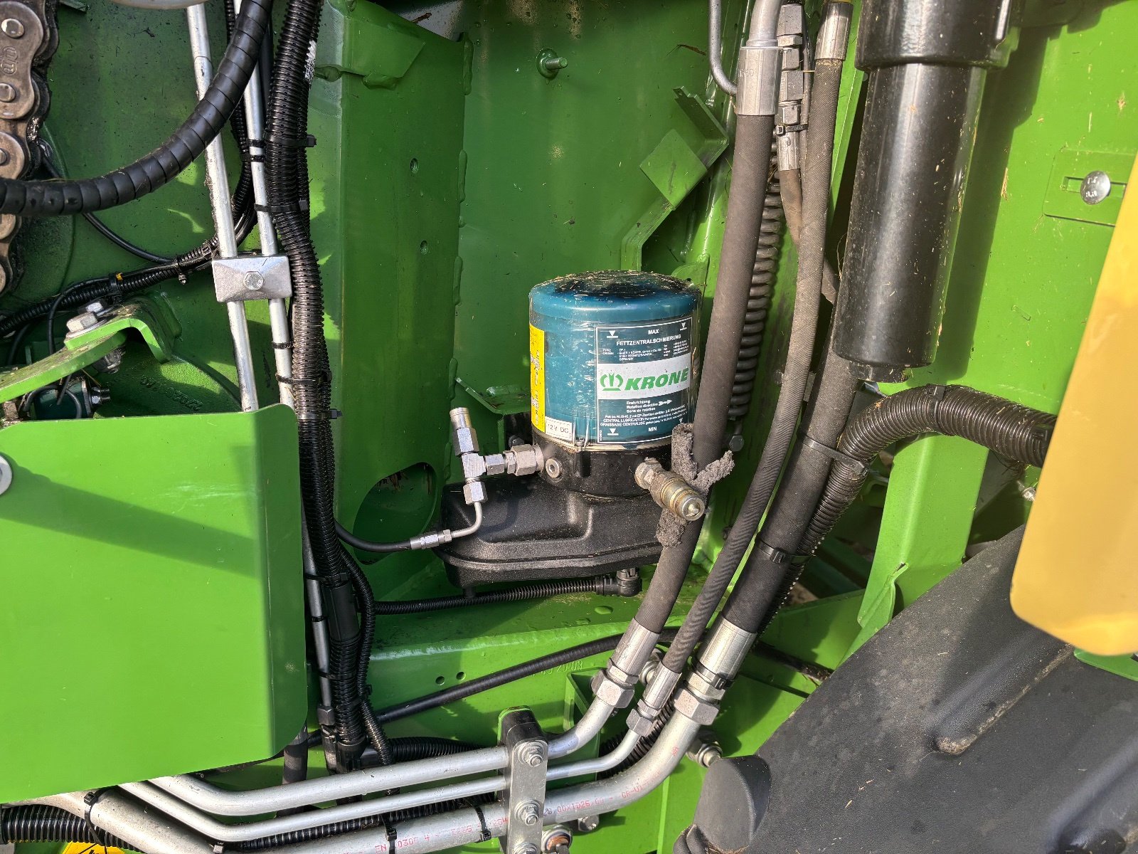 Rundballenpresse des Typs Krone Comprima CV 150 XC Plus, Gebrauchtmaschine in Massing (Bild 9)