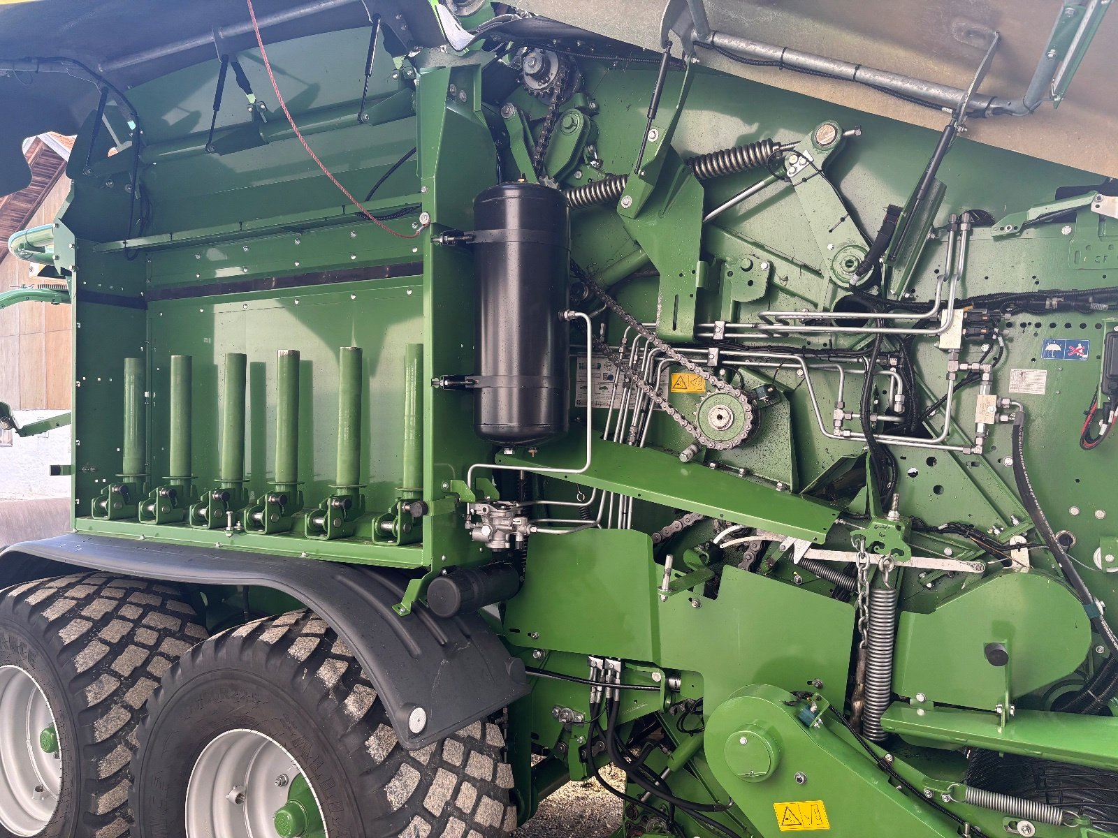 Rundballenpresse des Typs Krone Comprima CV 150 XC Plus, Gebrauchtmaschine in Massing (Bild 11)