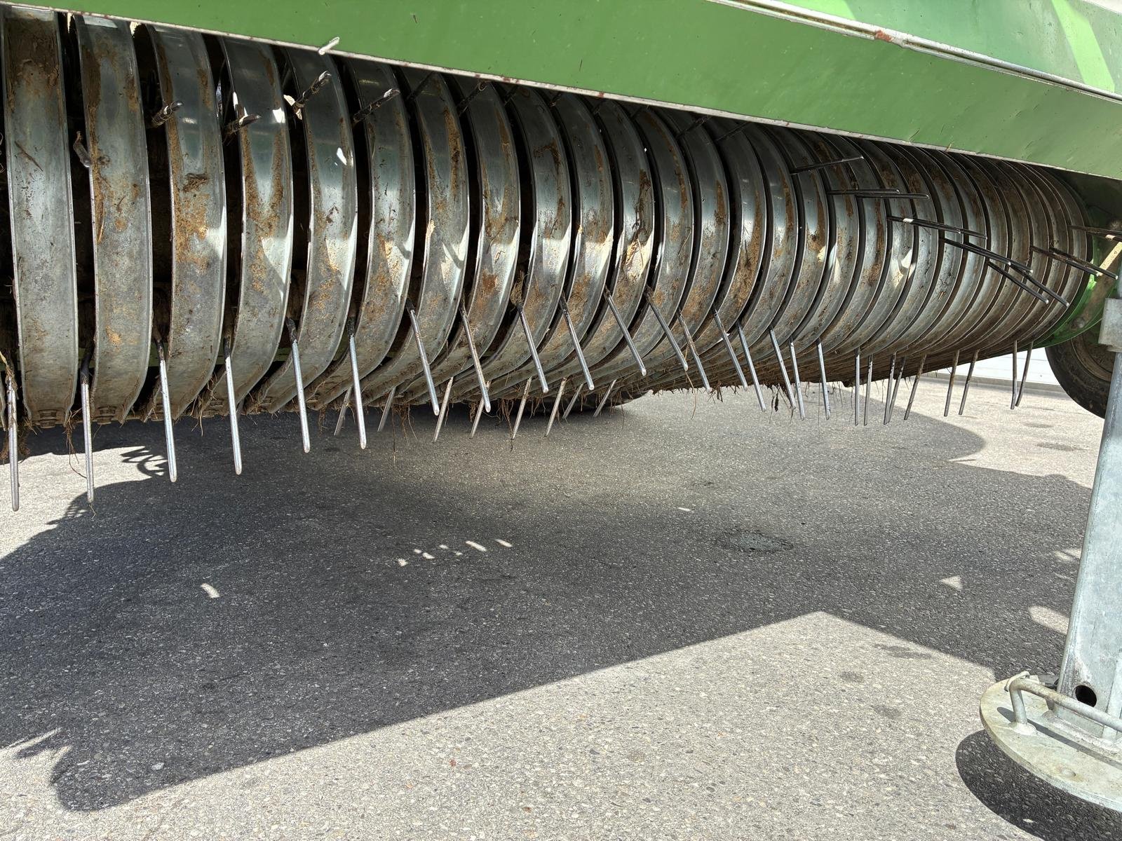 Rundballenpresse za tip Krone Comprima CV 150 XC Plus, Gebrauchtmaschine u Germaringen (Slika 4)