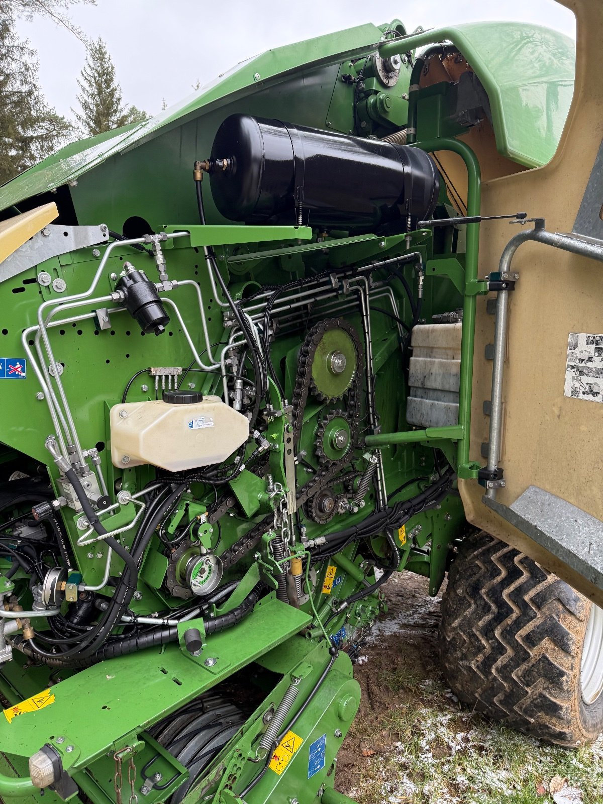 Rundballenpresse des Typs Krone Comprima  CV 150 XC X-Treme, Gebrauchtmaschine in Schnaittach (Bild 3)