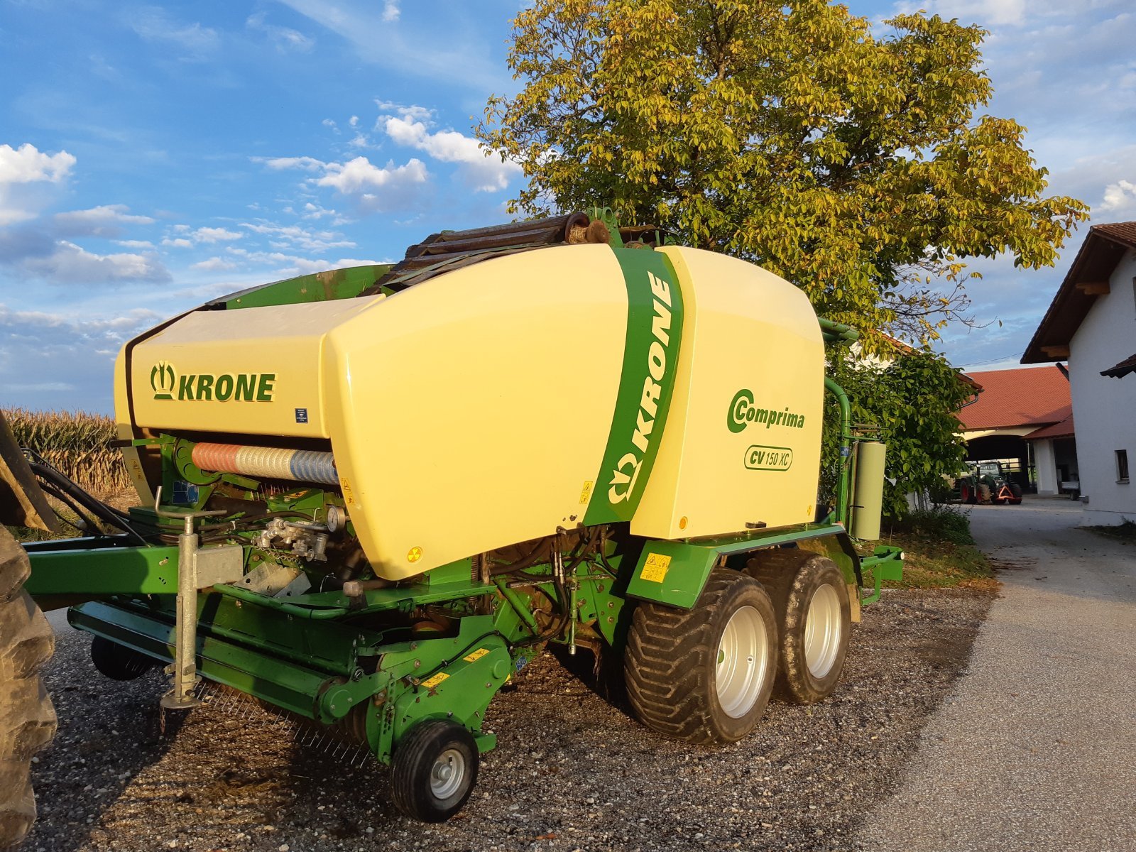 Rundballenpresse typu Krone Comprima CV 150 XC, Gebrauchtmaschine v Arnstorf (Obrázek 4)