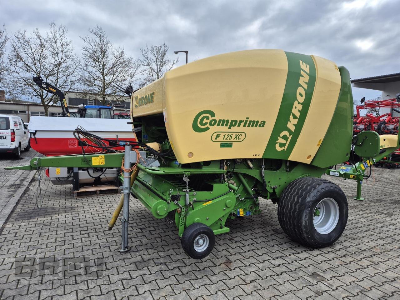 Rundballenpresse типа Krone Comprima F 125 XC, Gebrauchtmaschine в Straubing (Фотография 2)