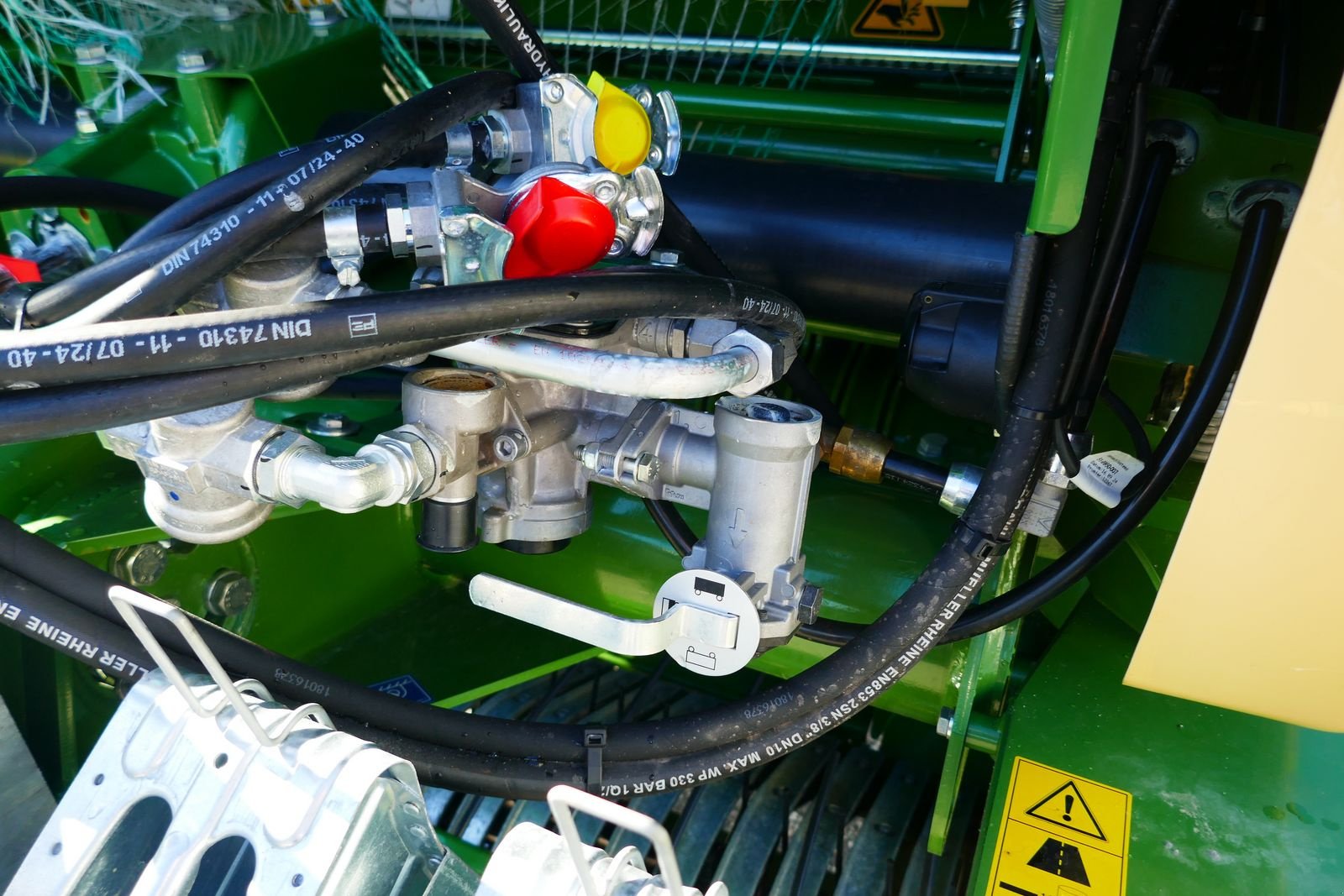 Rundballenpresse типа Krone Comprima F 125 XC, Gebrauchtmaschine в Villach (Фотография 11)