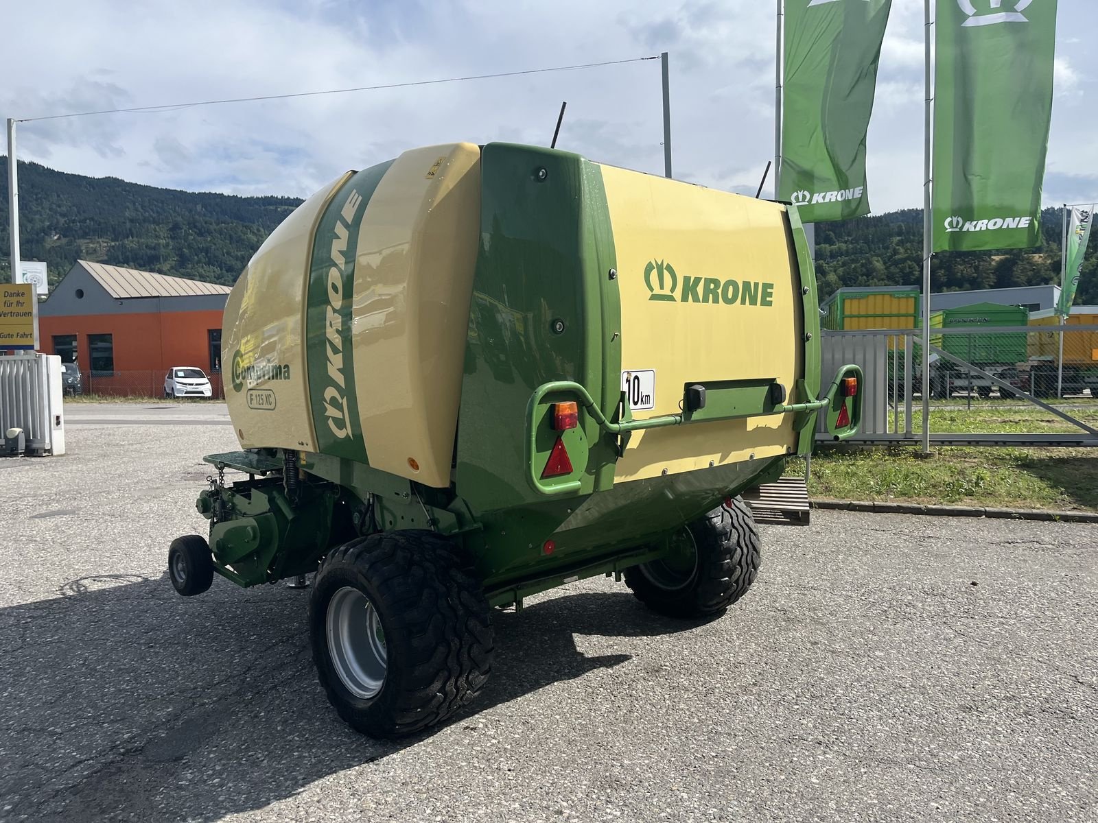 Rundballenpresse van het type Krone Comprima F 125 XC, Gebrauchtmaschine in Villach (Foto 3)