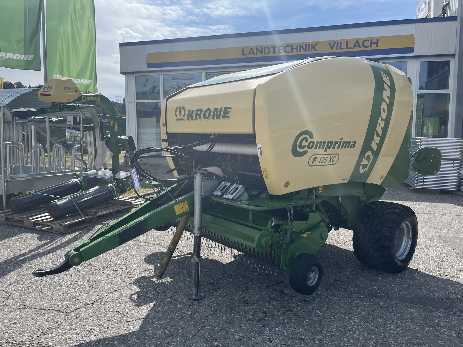 Rundballenpresse van het type Krone Comprima F 125 XC, Gebrauchtmaschine in Villach (Foto 1)